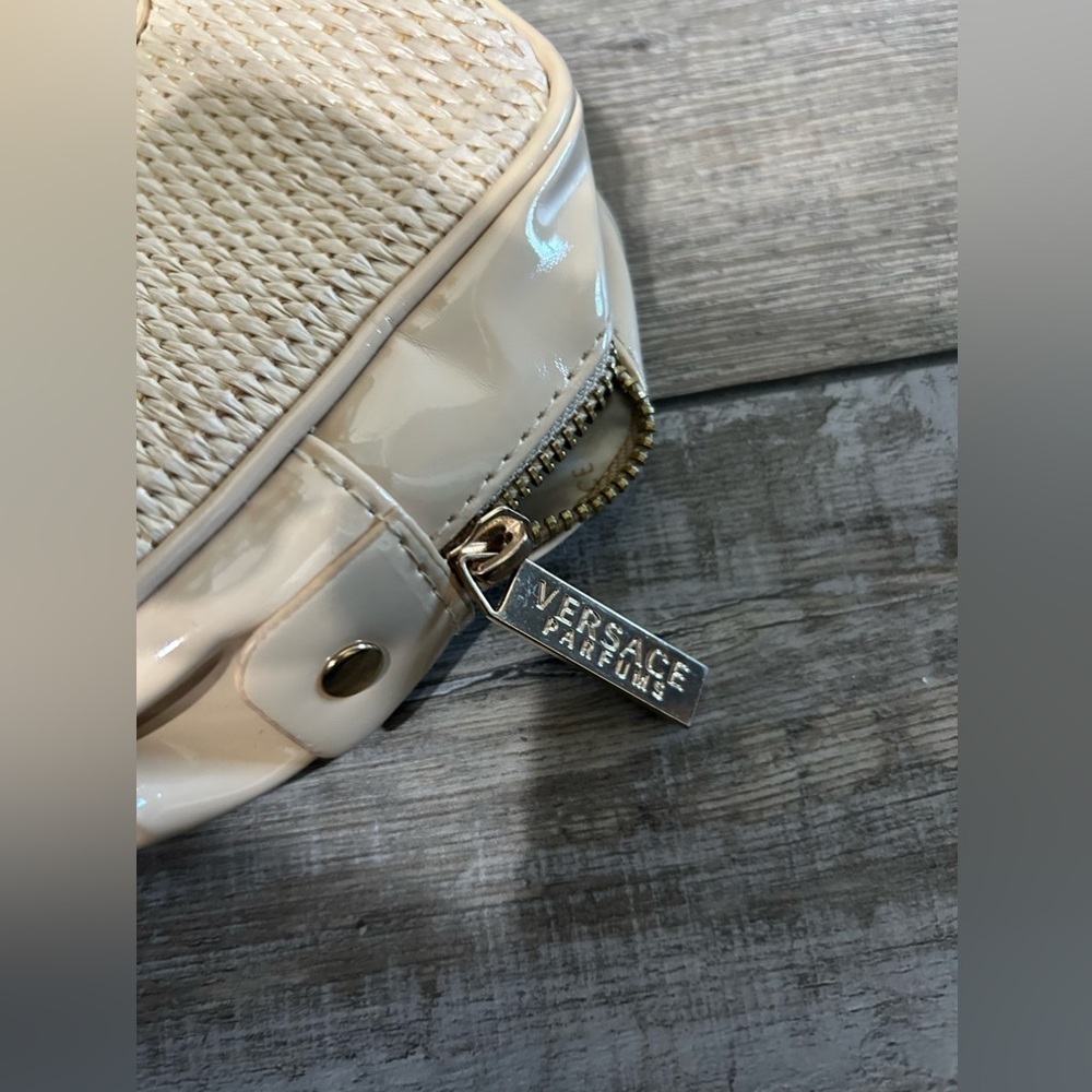 VERSACE PARFUME Cream Neutrals Woven Jute Gold Toned Hardware Makeup Bag 8X6.5X3 - Picture 6 of 7